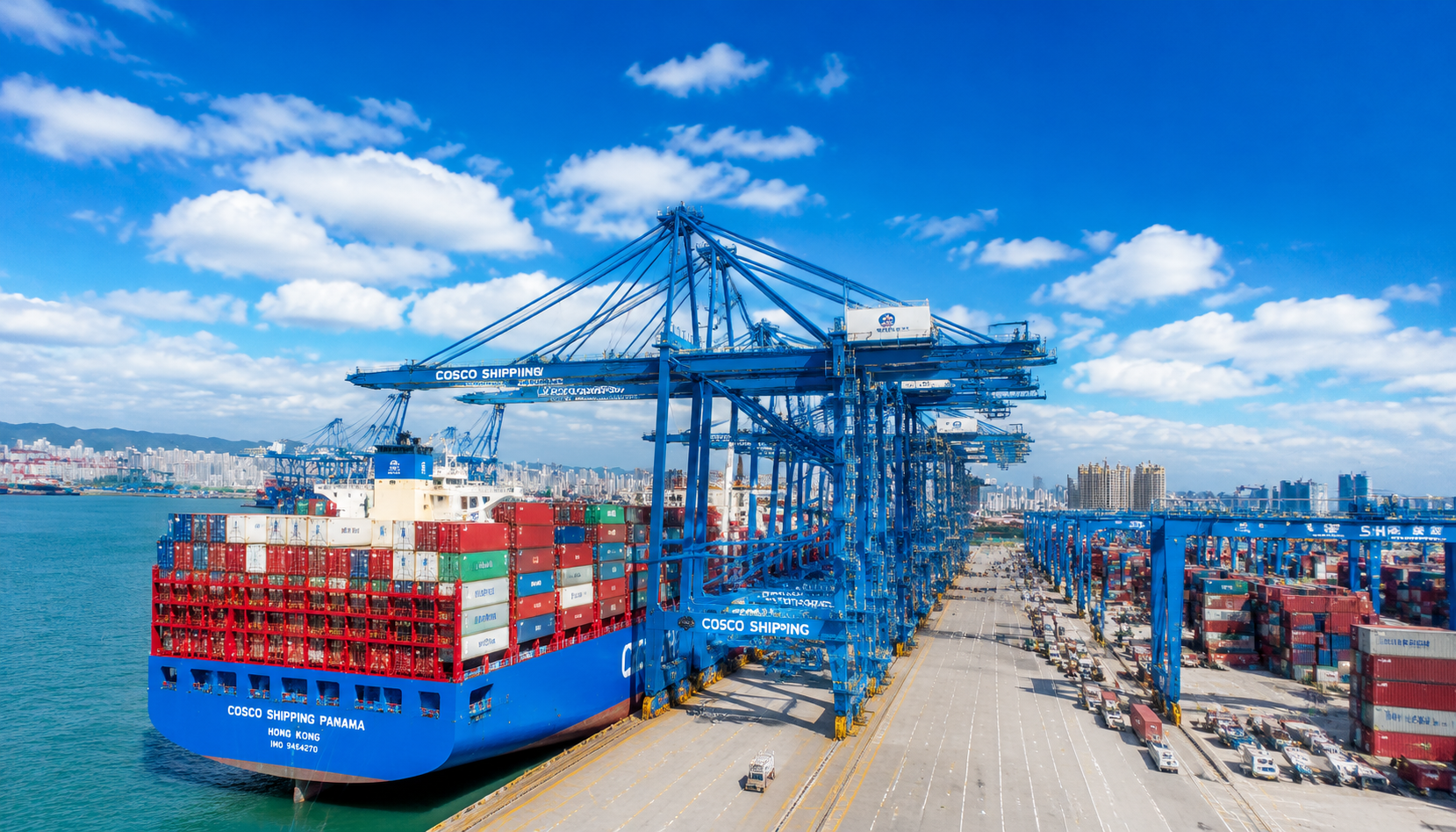 Container ship loading at Chinese port for casting shipping